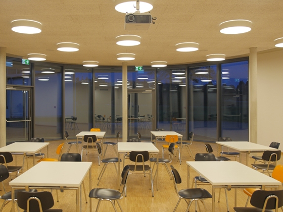 Bestuhlung mit Tischen - Blick nach Au�en