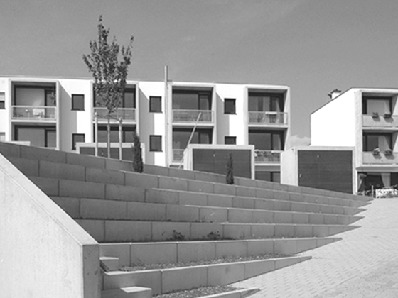 Reihenh�user am Sonnenb�hl - S�dseite Sitzstufenelement